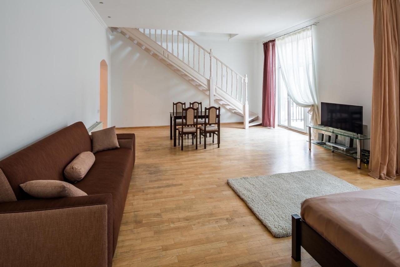 Apartamento Romari Два Поверхи Leópolis Exterior foto